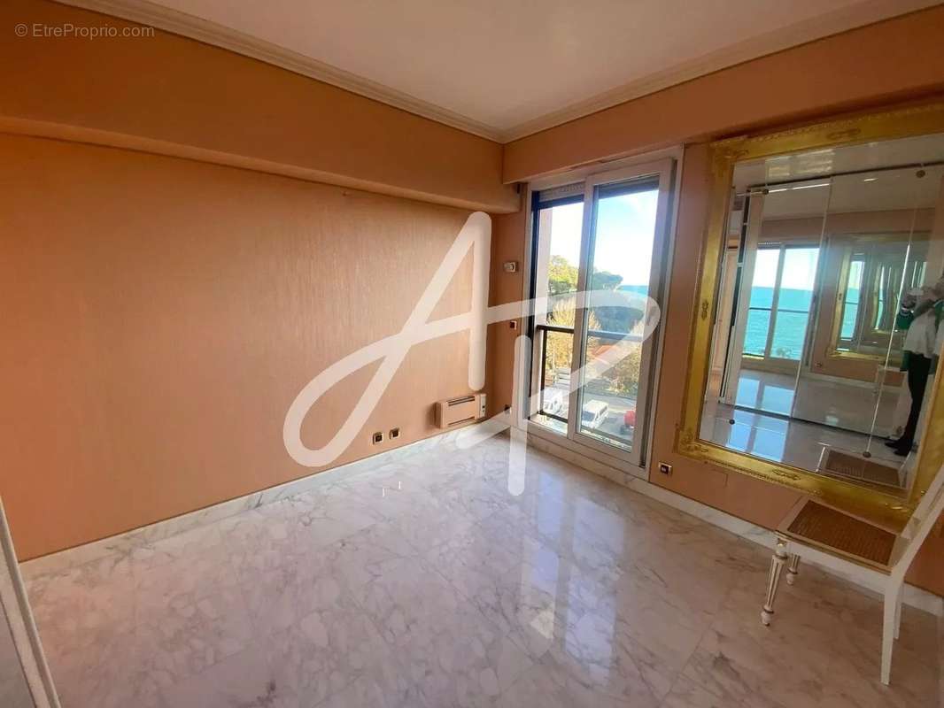 Appartement à ROQUEBRUNE-CAP-MARTIN