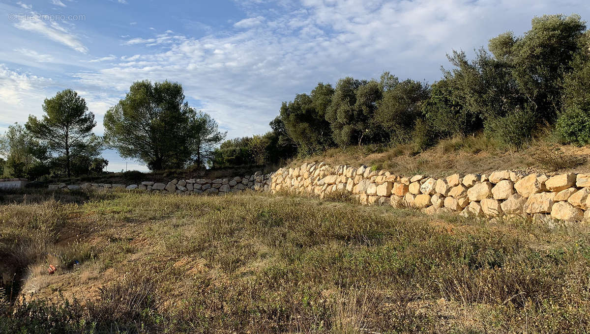 Terrain à RESTINCLIERES