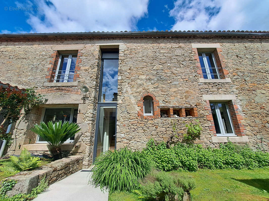 Maison à LES HERBIERS