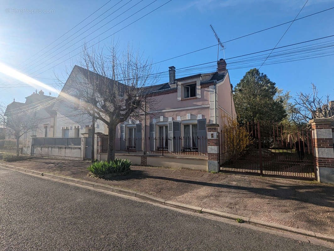 Maison à CHALETTE-SUR-LOING