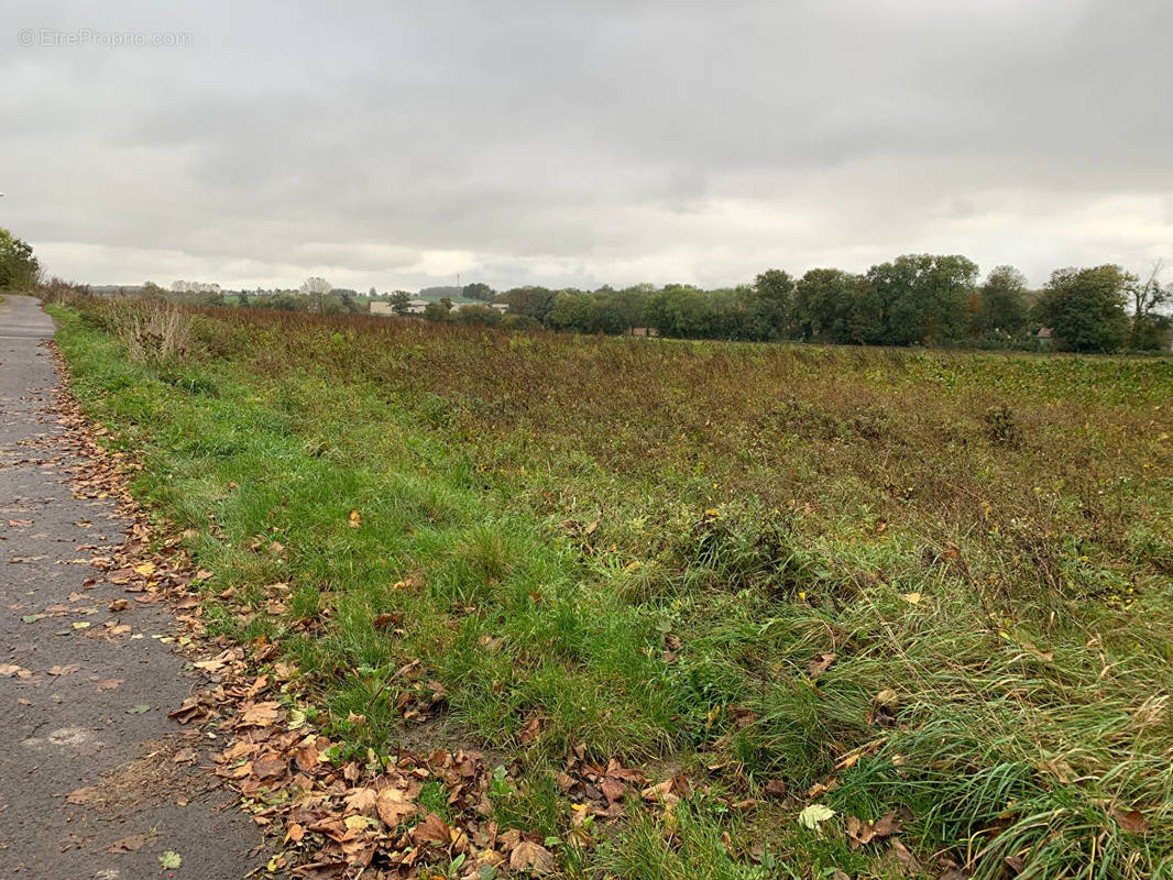 Terrain à HARGICOURT