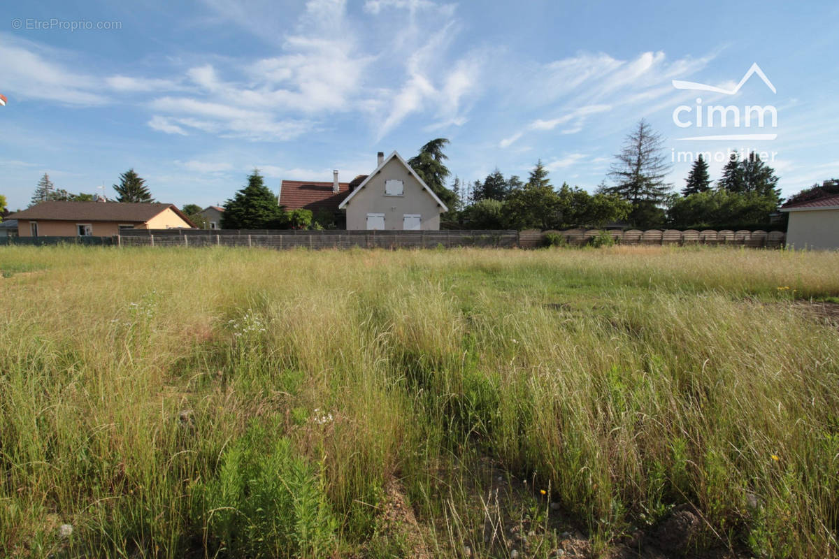 Terrain à SAINT-SIMEON-DE-BRESSIEUX