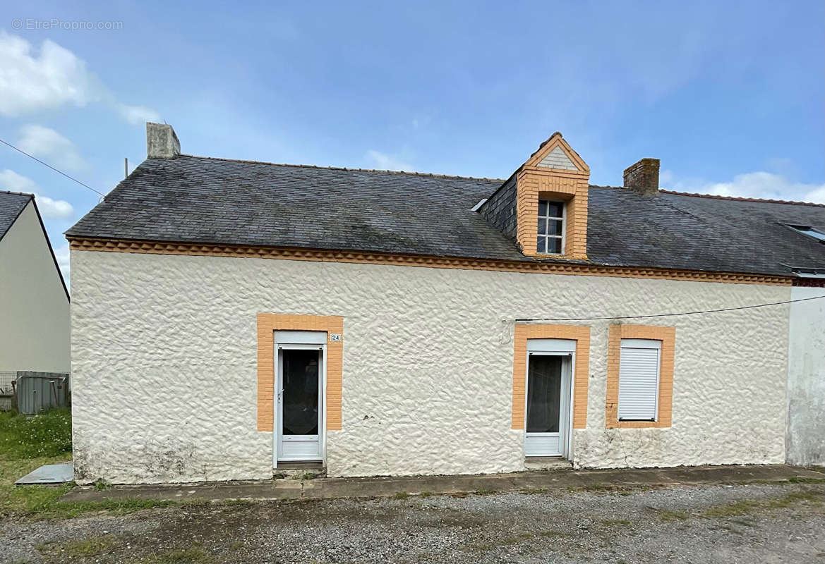 Maison à DONGES