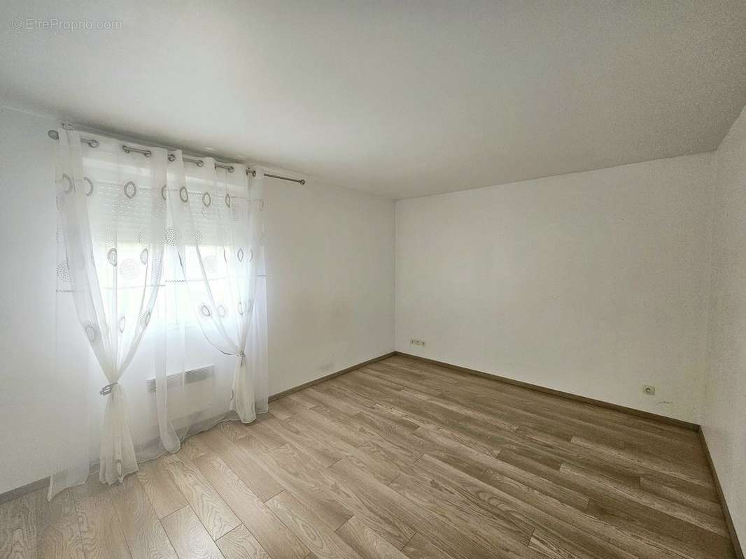 Appartement à MOISSY-CRAMAYEL