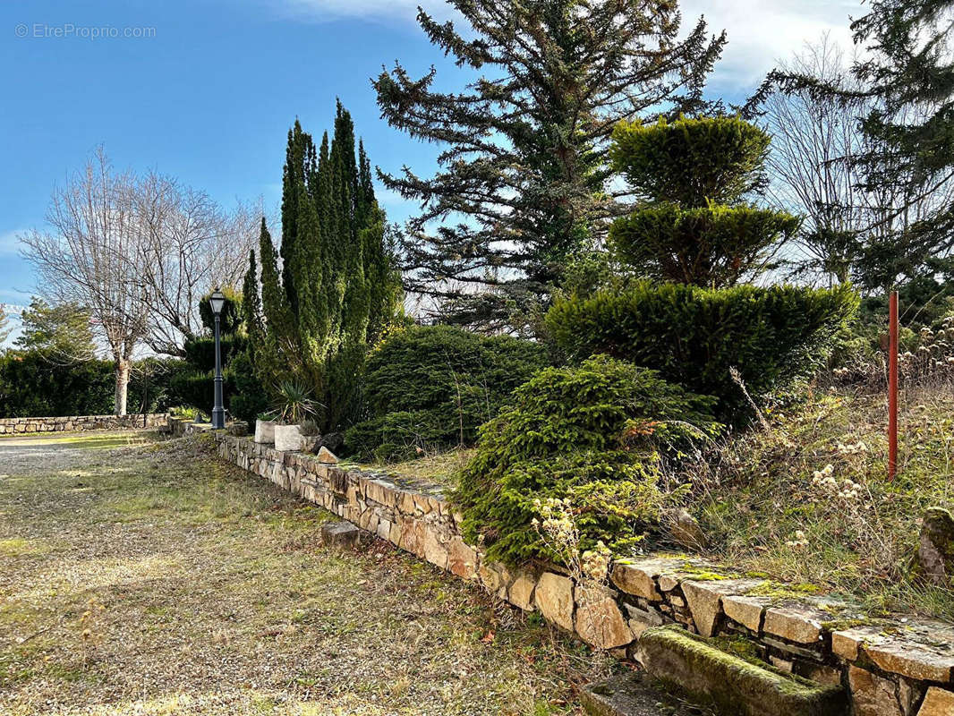 Maison à PERIGNAT-LES-SARLIEVE