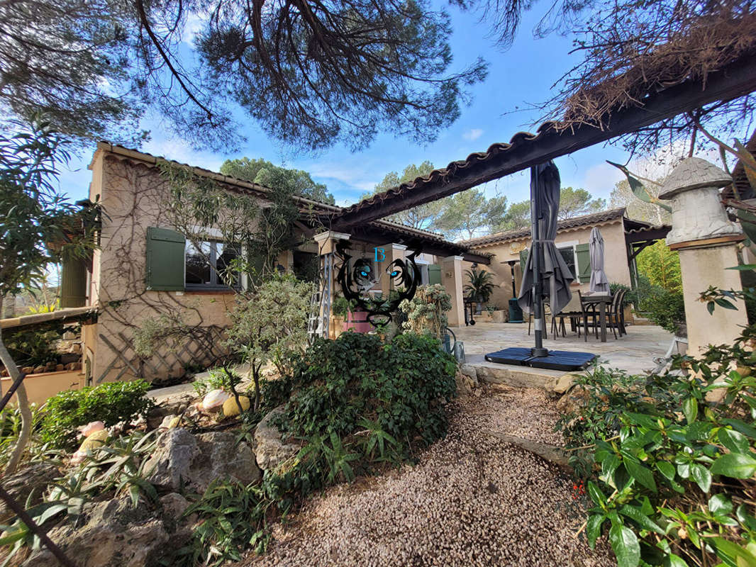 Maison à ROQUEBRUNE-SUR-ARGENS