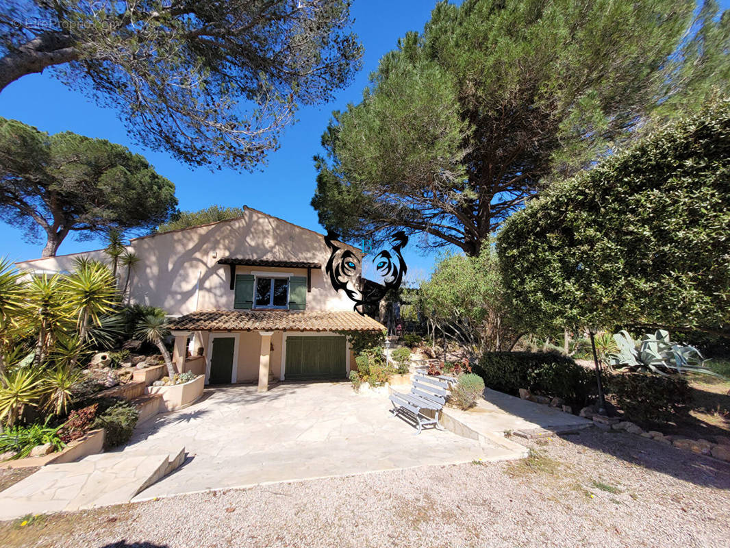 Maison à ROQUEBRUNE-SUR-ARGENS