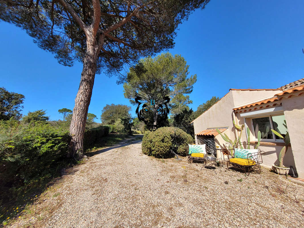 Maison à ROQUEBRUNE-SUR-ARGENS