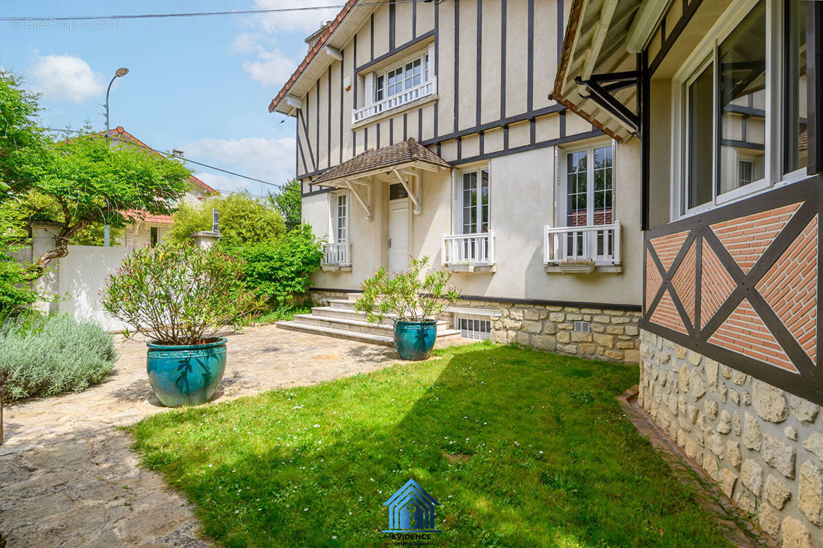 Maison à SAINT-MAUR-DES-FOSSES