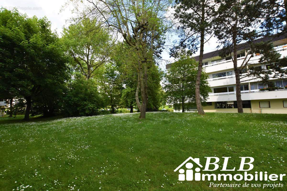 Appartement à LES ESSARTS-LE-ROI