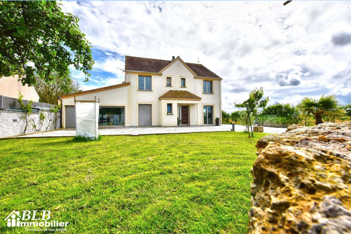 Maison à LE PERRAY-EN-YVELINES