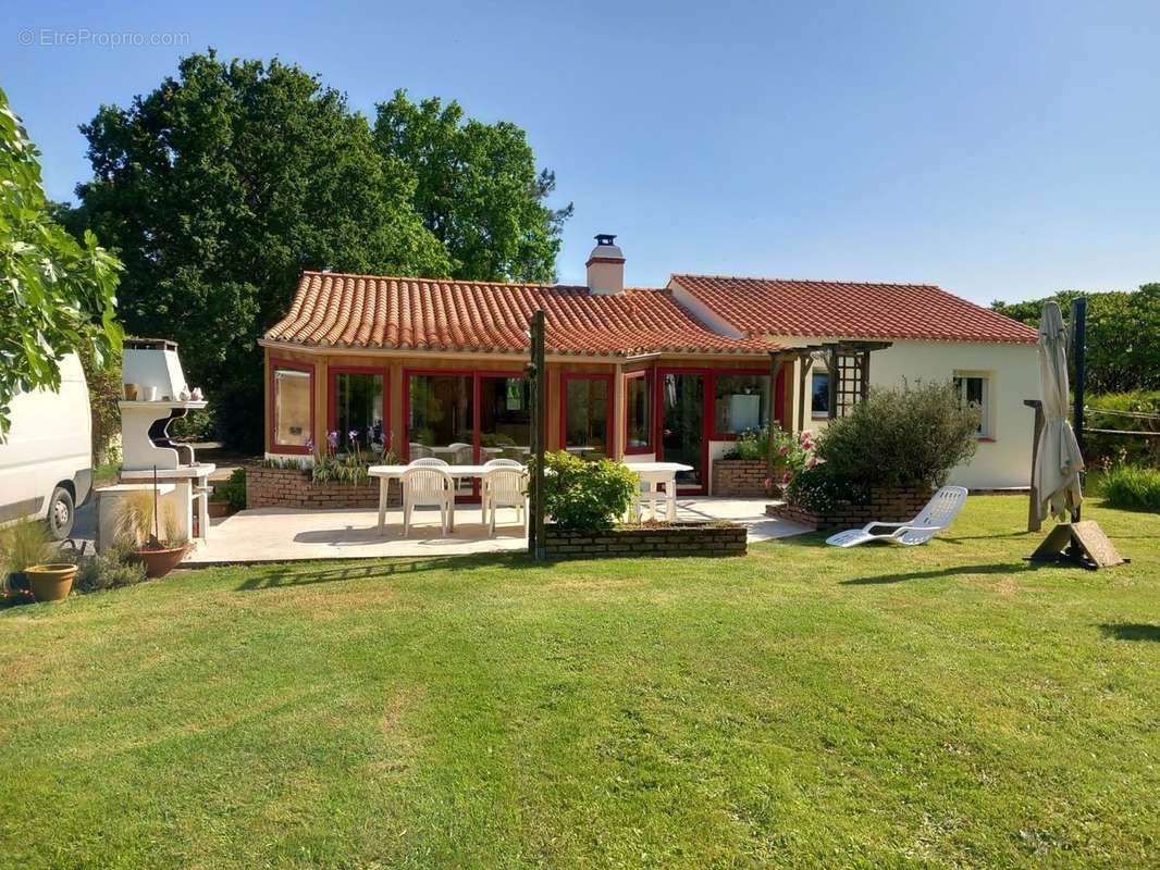 Maison à CHATEAUNEUF