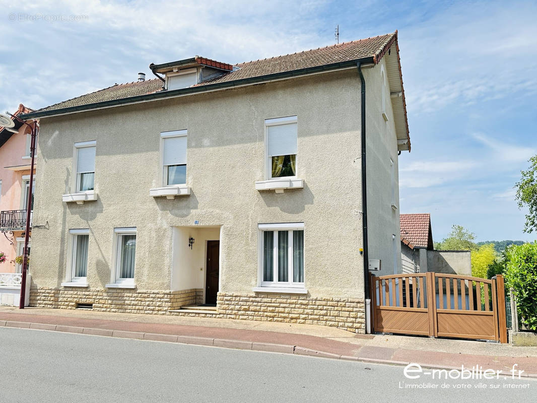 Maison à SAINT-DENIS-DE-CABANNE