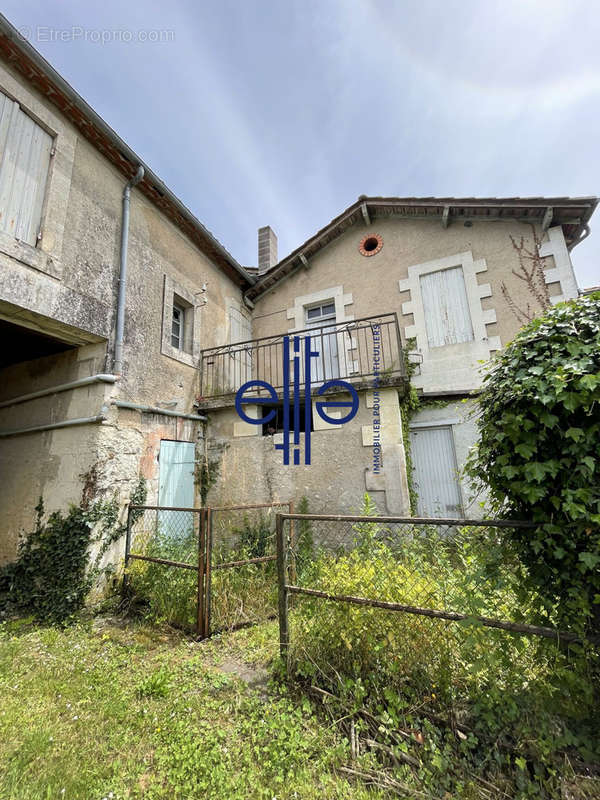 Maison à SAINT-MEARD-DE-DRONE