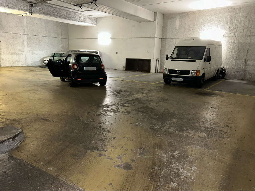 Parking à PARIS-11E