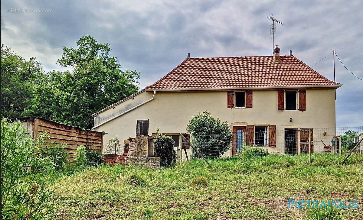 Maison à CHAROLLES