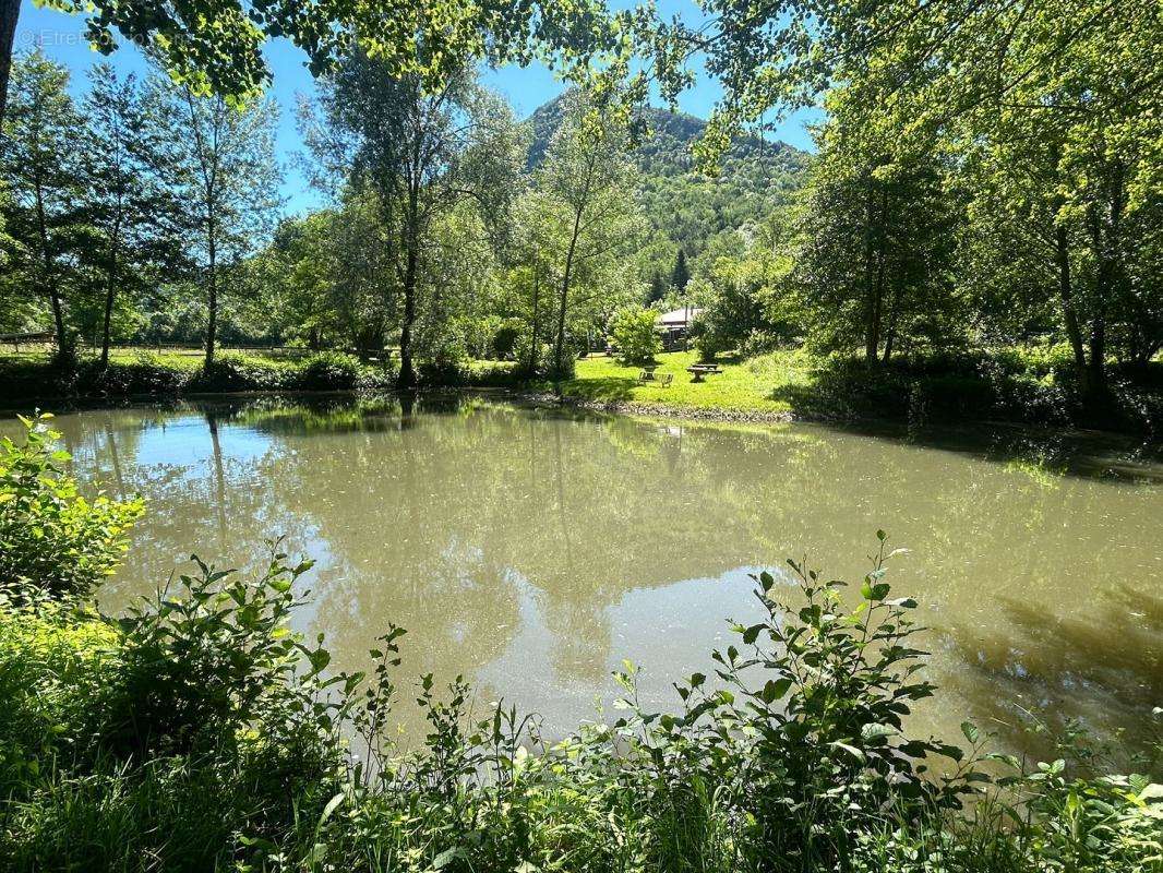 Commerce à FERRIERES-SUR-ARIEGE