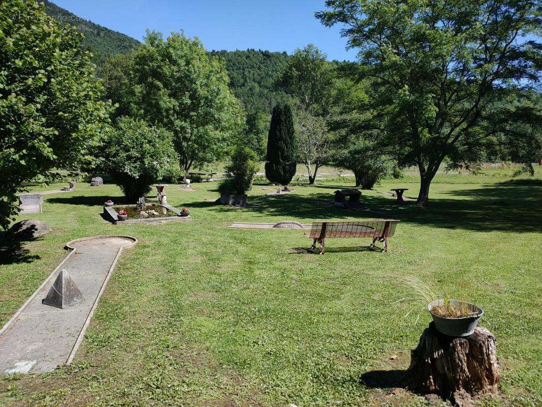 Commerce à FERRIERES-SUR-ARIEGE