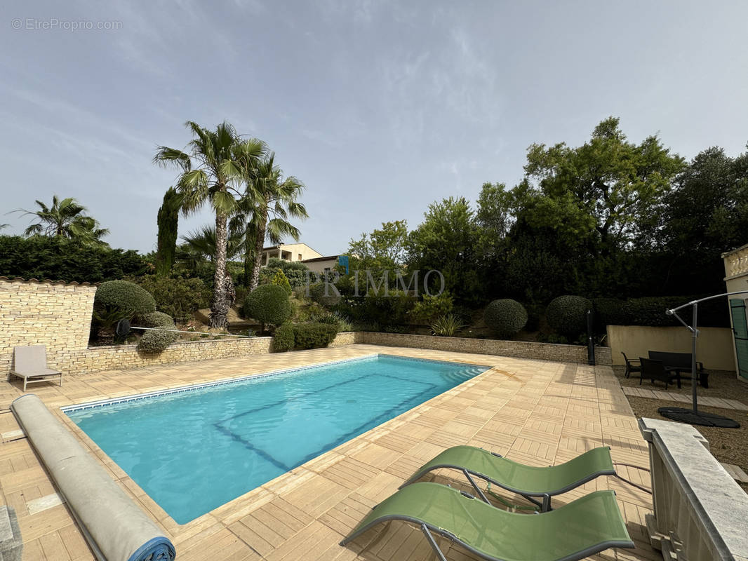 Maison à ROQUEBRUNE-SUR-ARGENS