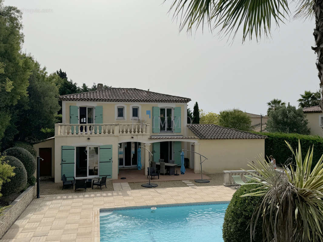 Maison à ROQUEBRUNE-SUR-ARGENS