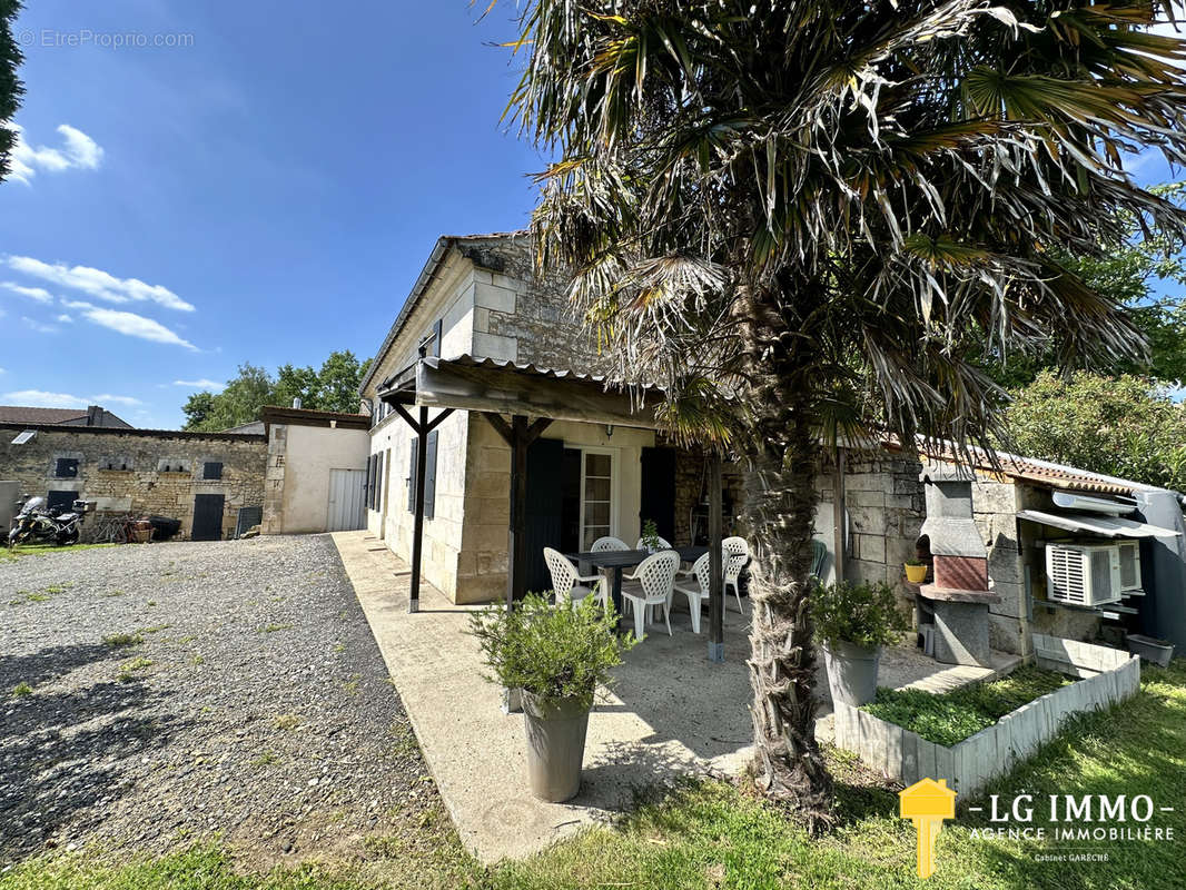 Maison à SAINT-GENIS-DE-SAINTONGE