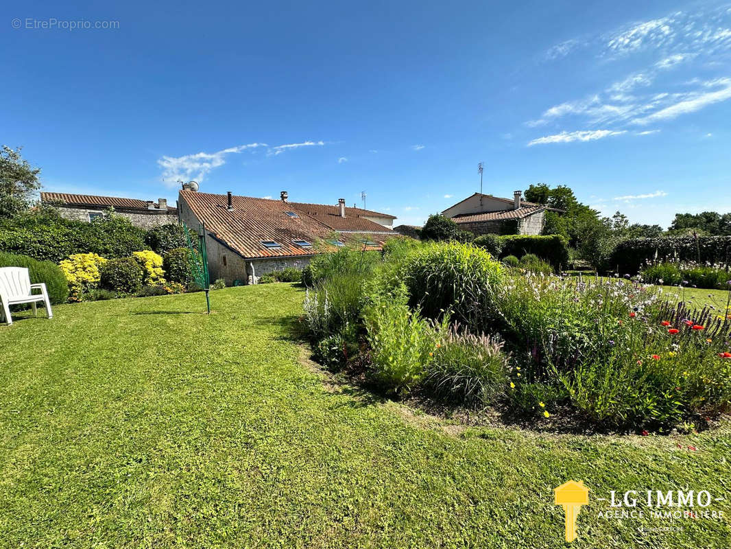 Maison à MORTAGNE-SUR-GIRONDE