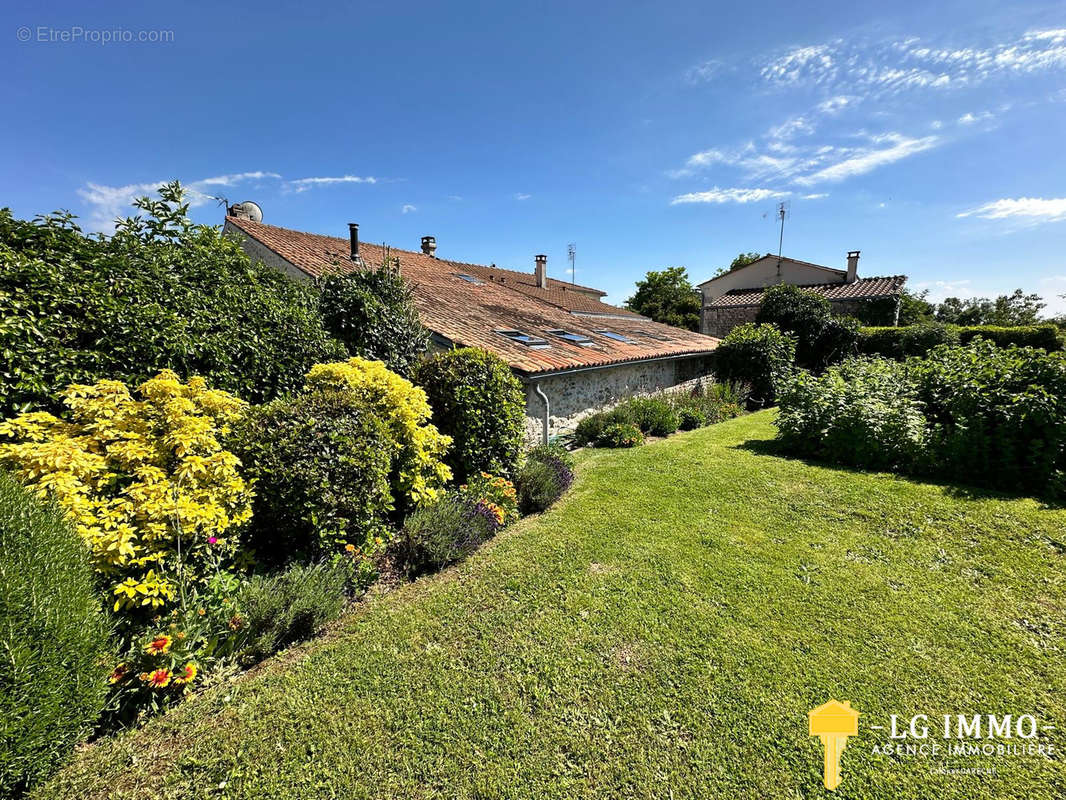 Maison à MORTAGNE-SUR-GIRONDE