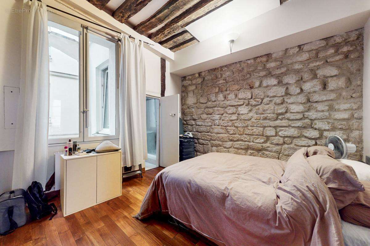 Appartement à PARIS-1E