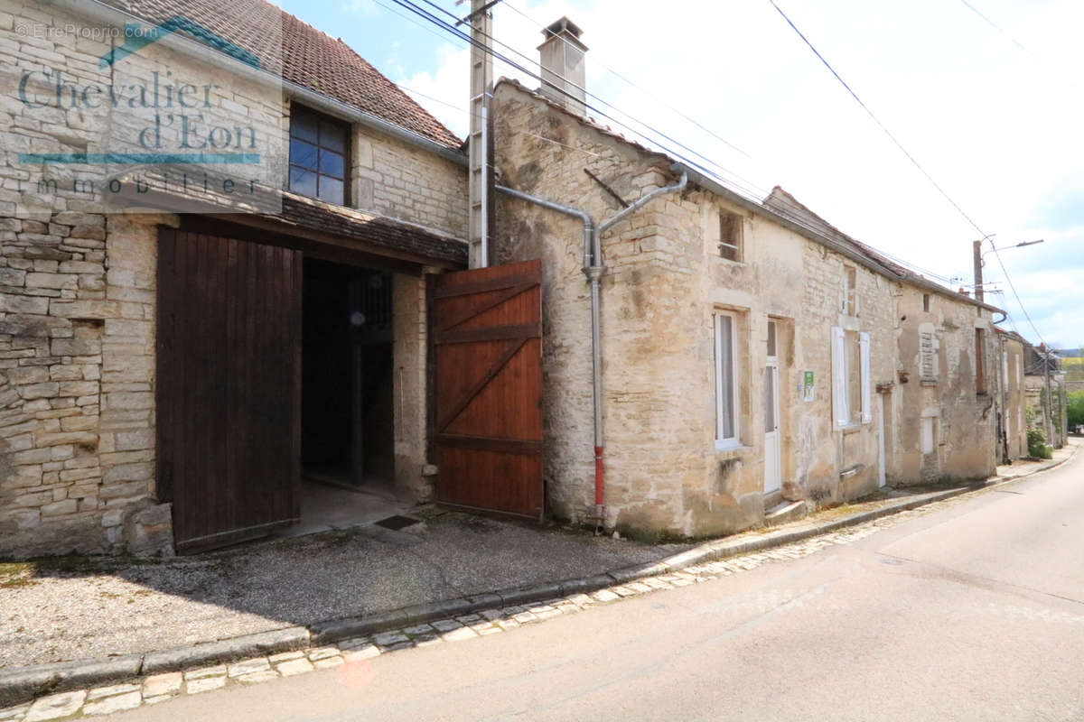 Maison à ANNAY-SUR-SEREIN