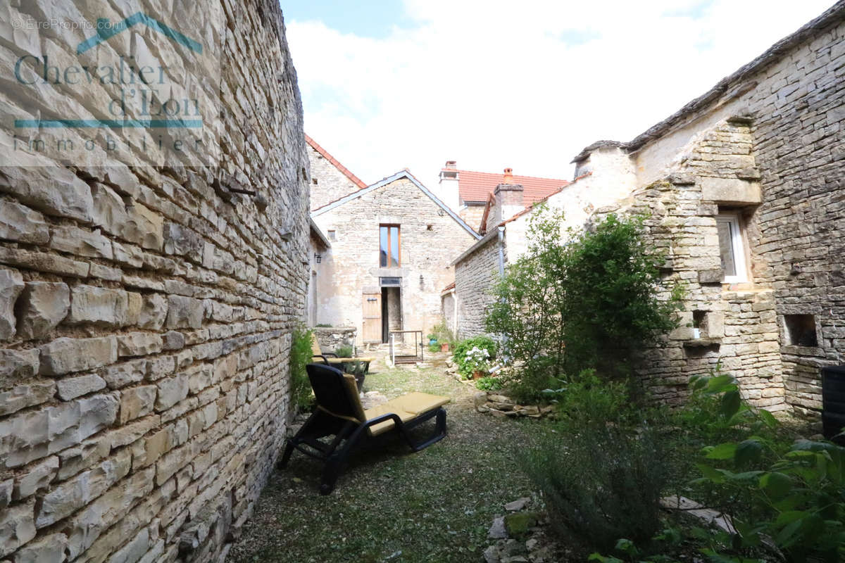 Maison à ANNAY-SUR-SEREIN