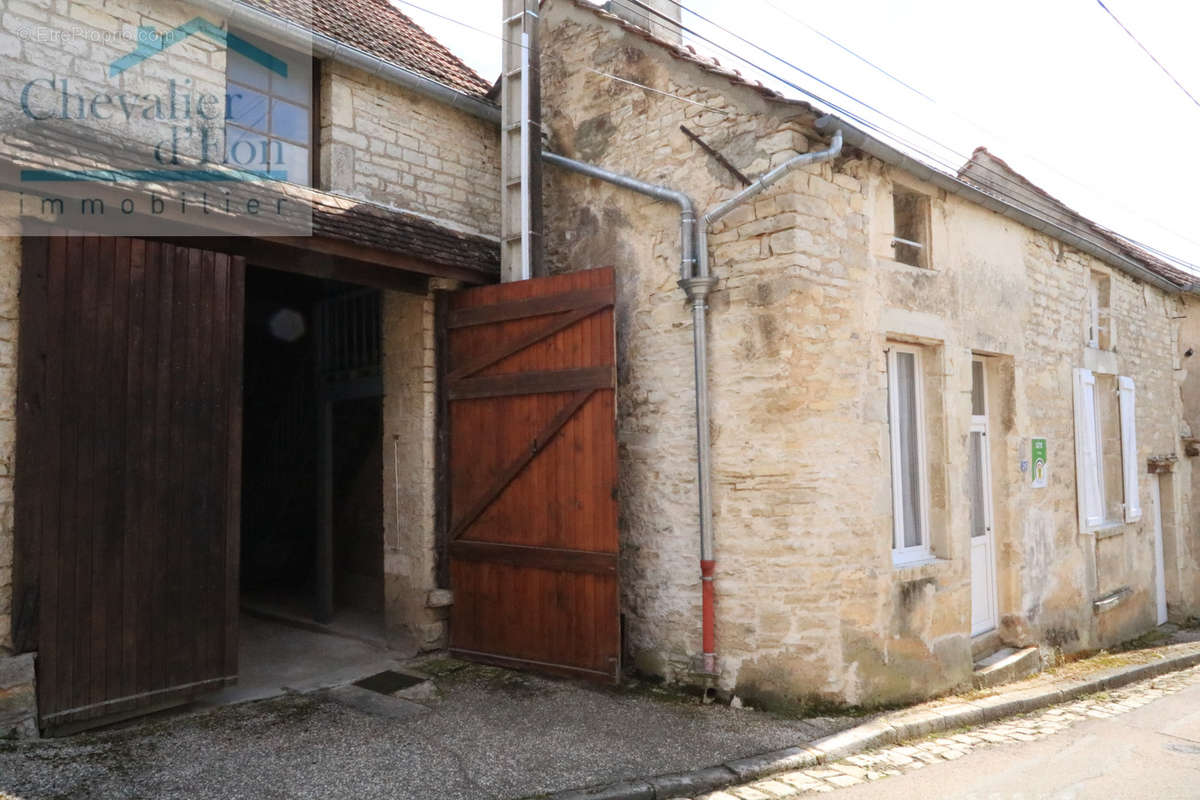 Maison à ANNAY-SUR-SEREIN