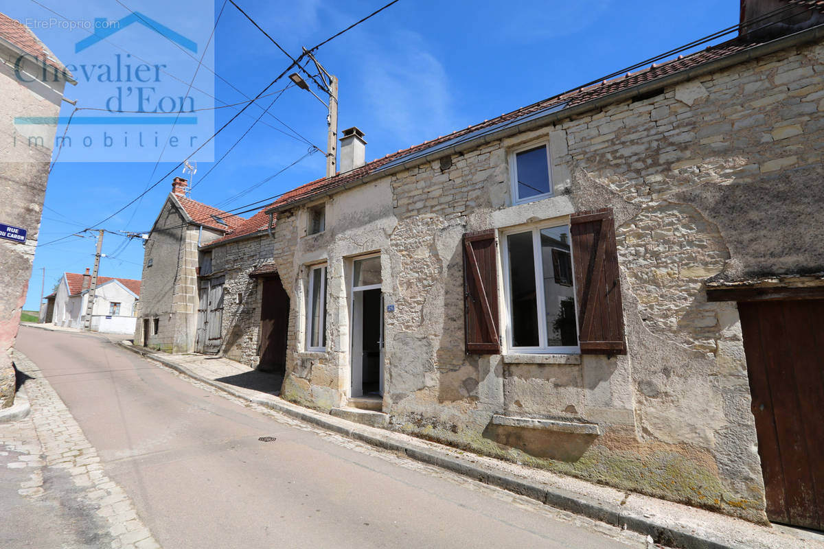 Maison à ANNAY-SUR-SEREIN