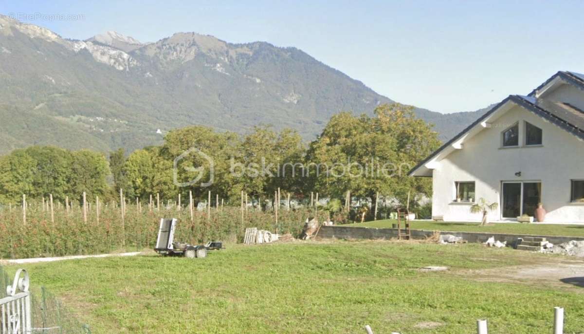 Terrain à SAINTE-HELENE-SUR-ISERE