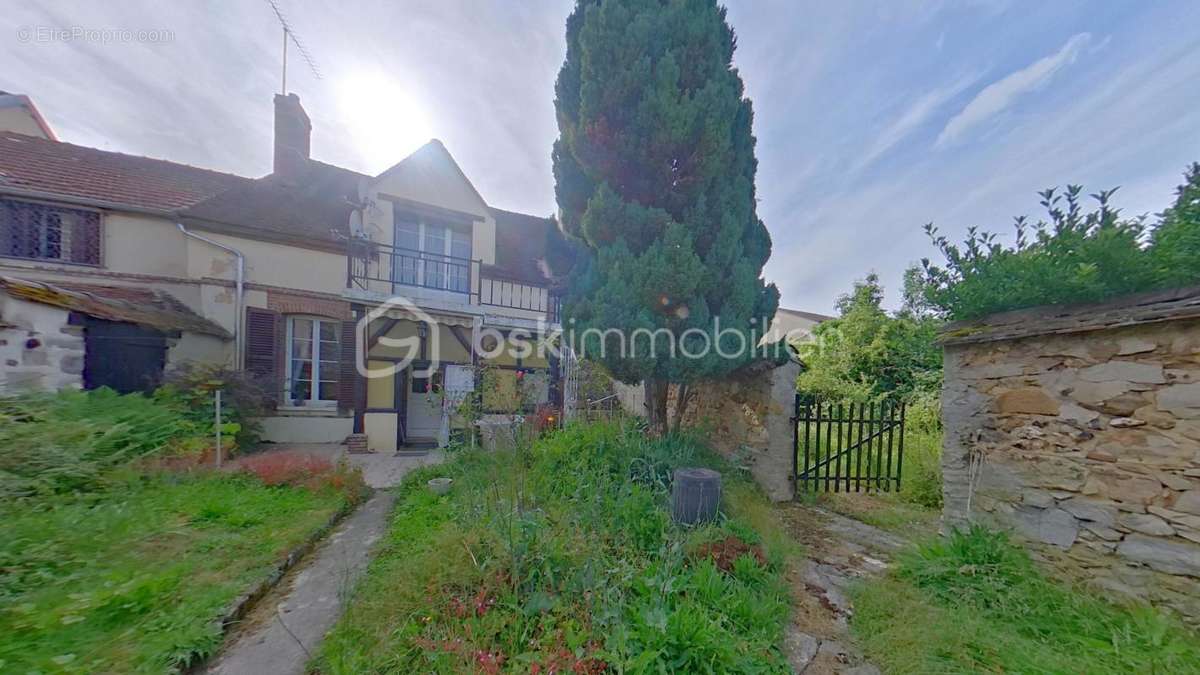 Maison à VILLENEUVE-L&#039;ARCHEVEQUE