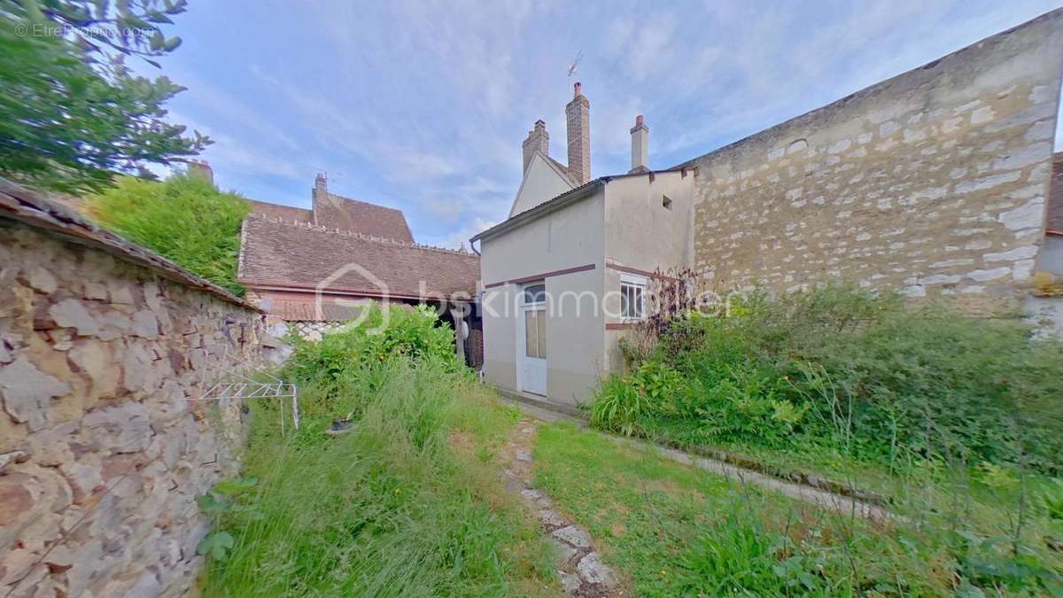 Maison à VILLENEUVE-L&#039;ARCHEVEQUE