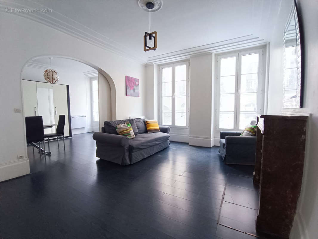 Appartement à PARIS-10E