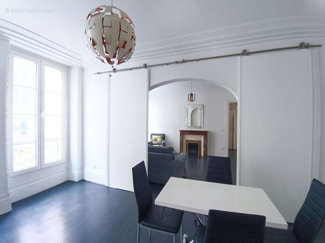 Appartement à PARIS-10E