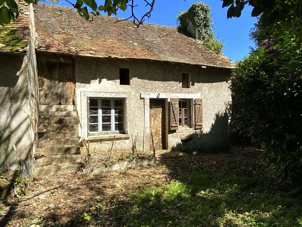 Maison à SAINT-PRIEST-LES-FOUGERES