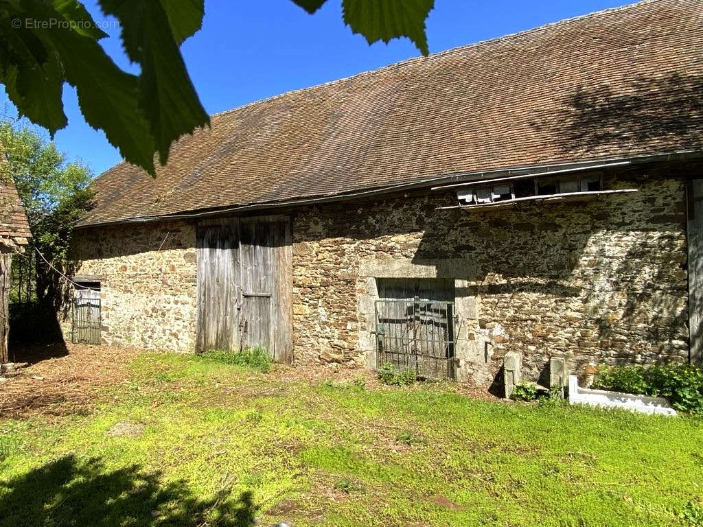 Maison à SAINT-PRIEST-LES-FOUGERES