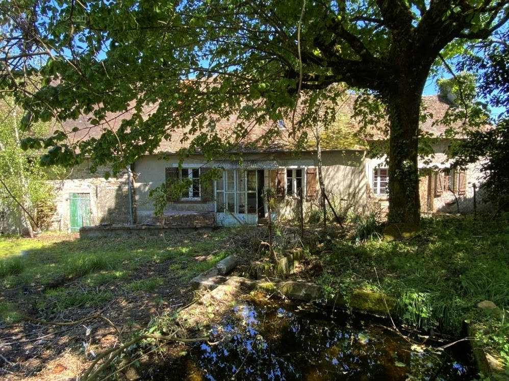 Maison à SAINT-PRIEST-LES-FOUGERES