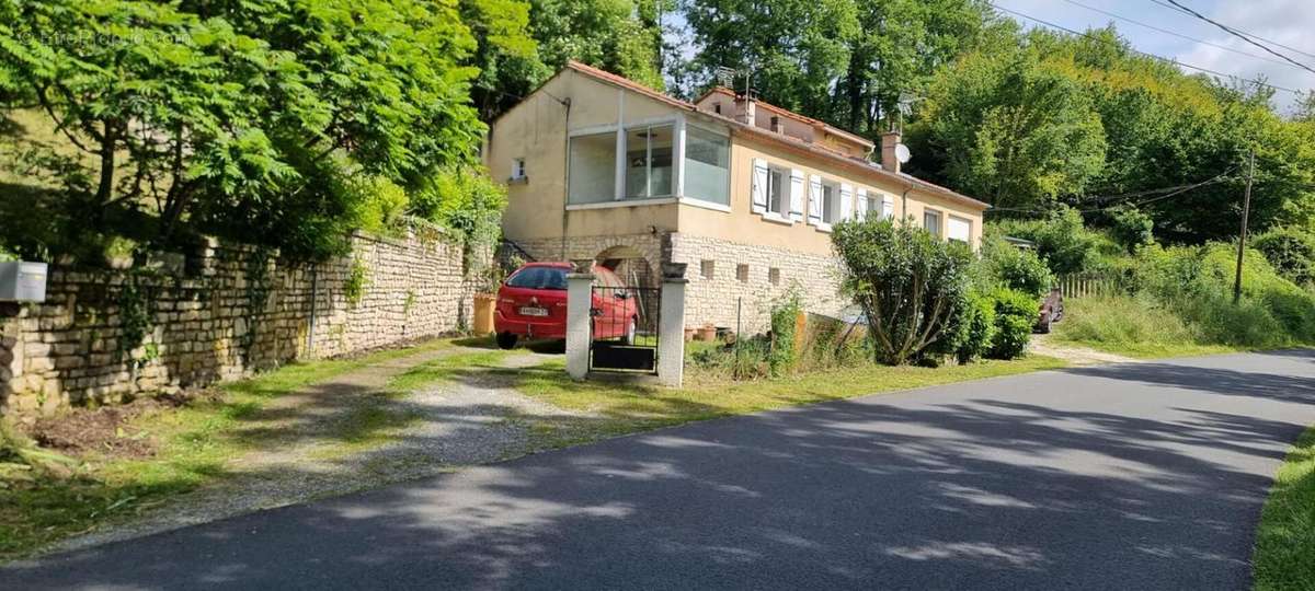 Maison à MONTAGRIER