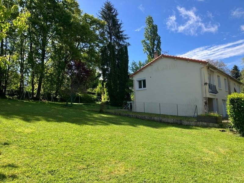 Maison à CHAMPCEVINEL