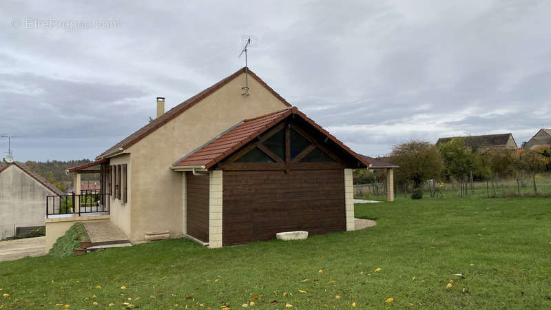 Maison à PACY-SUR-ARMANCON