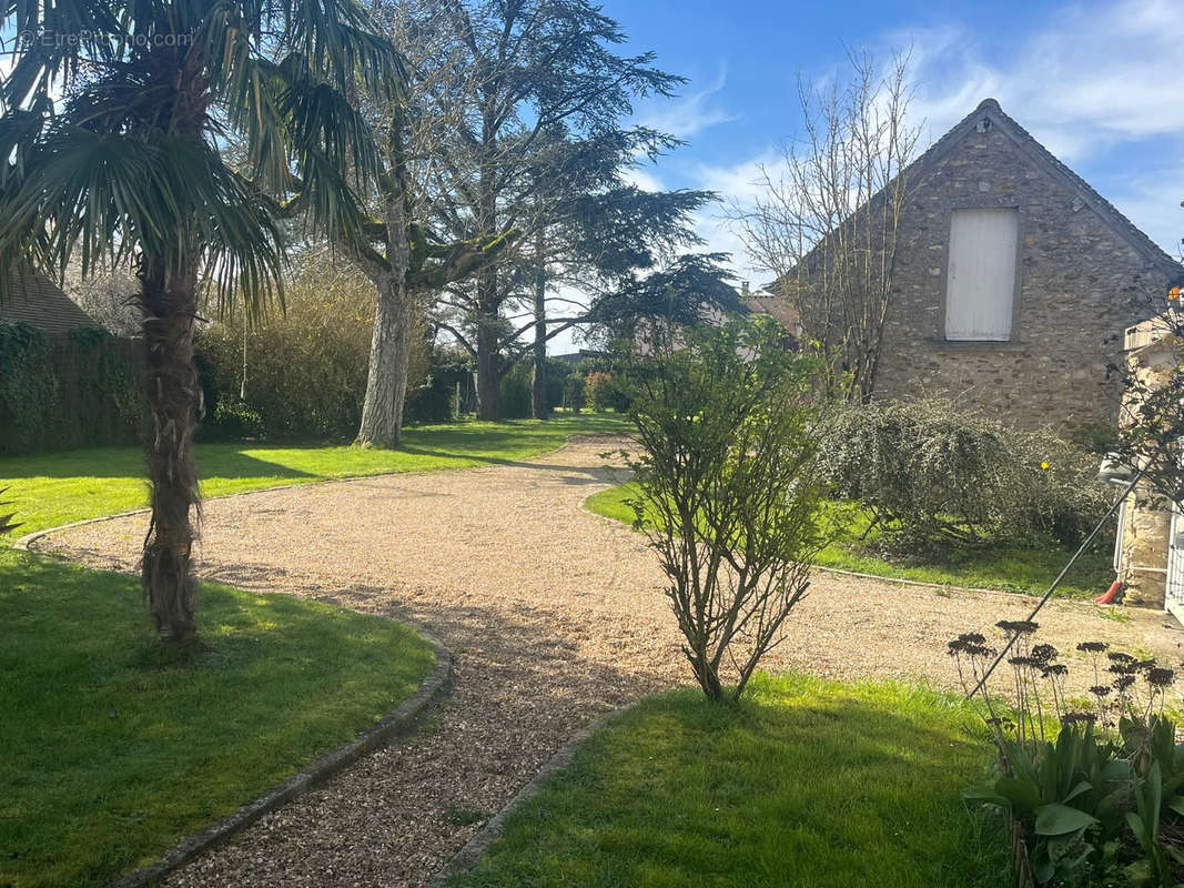 Maison à BAZAINVILLE