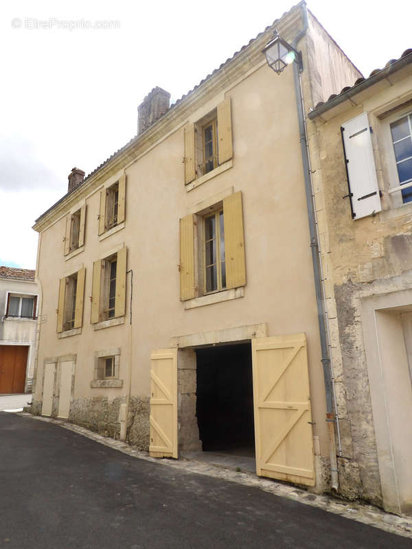 Appartement à SAINT-SAVINIEN