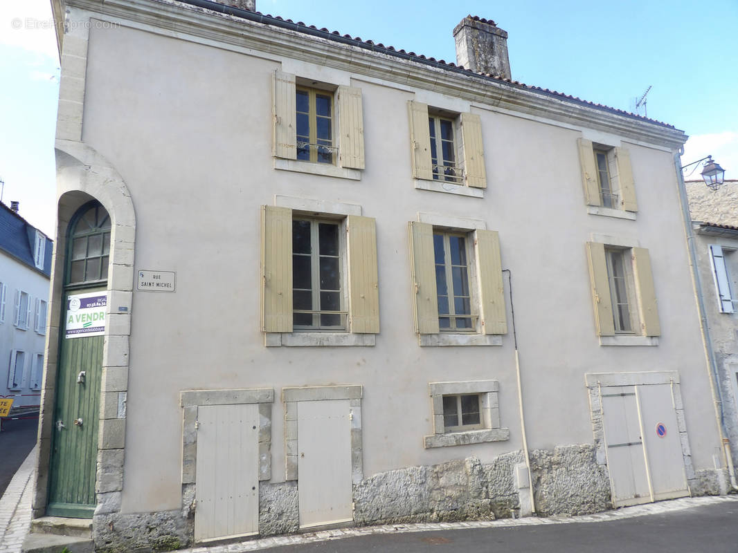 Appartement à SAINT-SAVINIEN