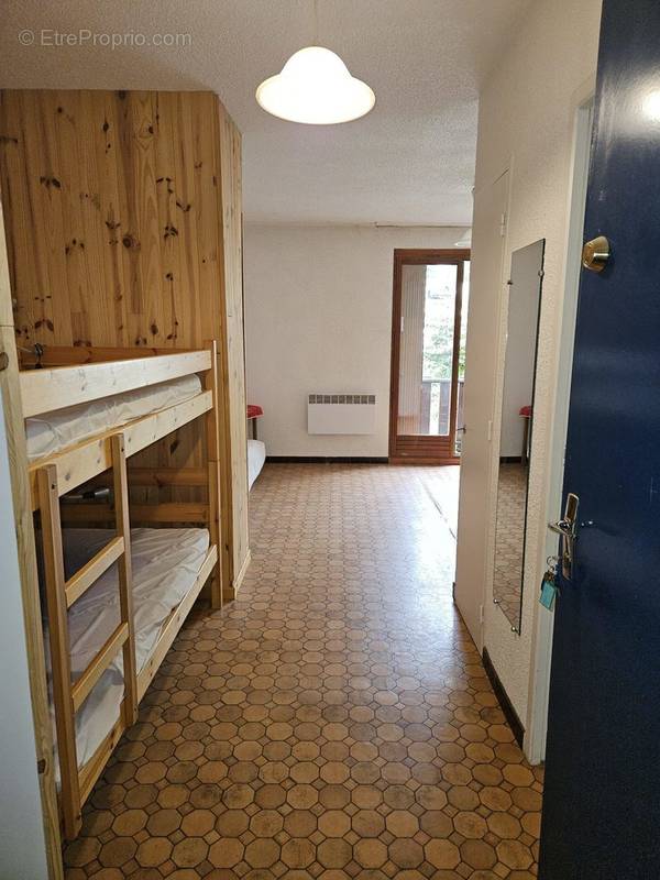 la pièce à vivre - Appartement à MONTCLAR