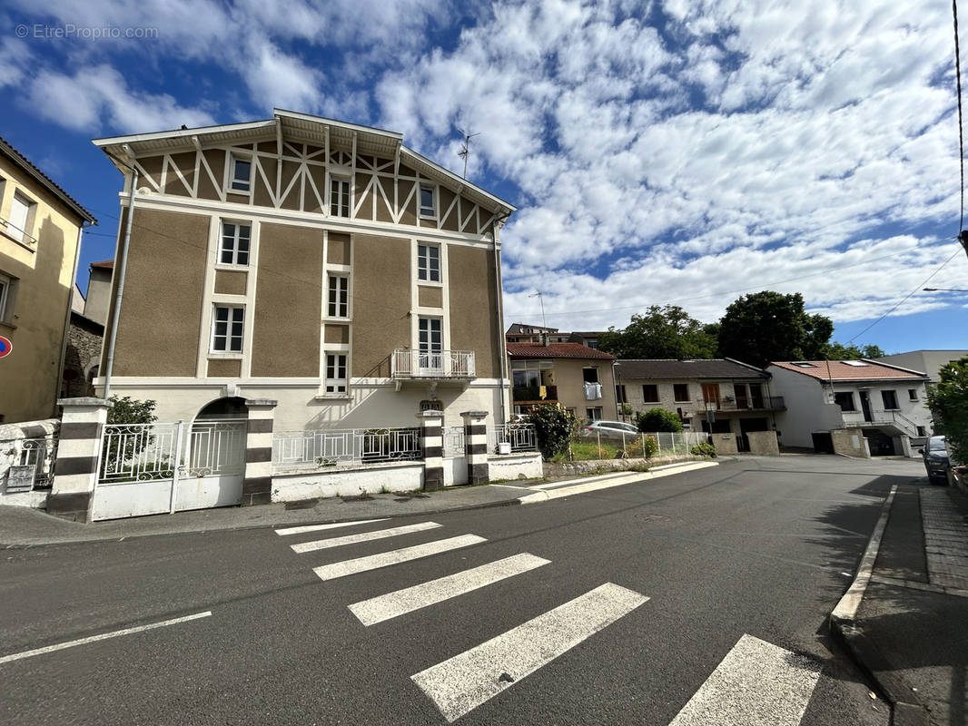 Maison à CEYRAT