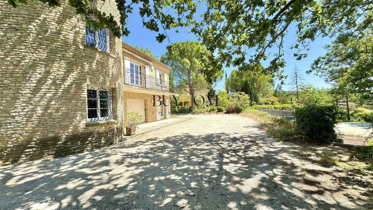 Appartement à MALEMORT-DU-COMTAT