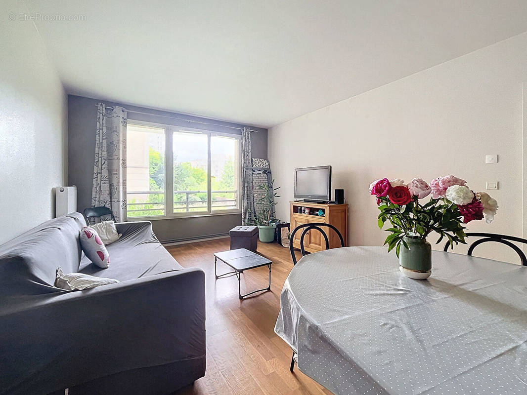 Appartement à COURBEVOIE